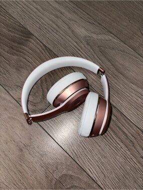 (For pieces/repair) Beats by Dre Over-Ear Headphones in Rose Gold and White